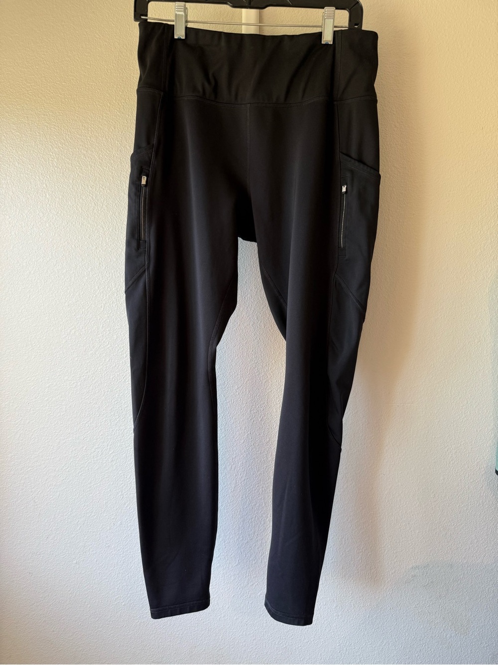 Athleta Black High-Waist Performance Leggings with Side Zipper Pockets